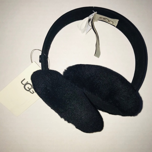 SOLD!! NWT Ugg Classic Sheepskin Earmuffs - Picture 2 of 6